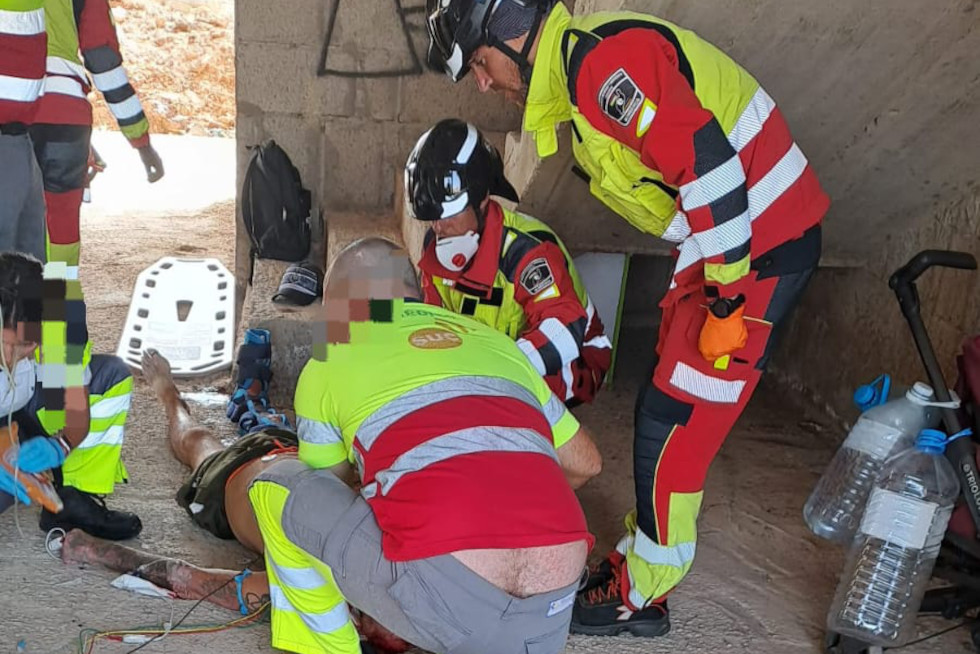 Una persona resulta herida grave tras precipitarse en un hotel ...
