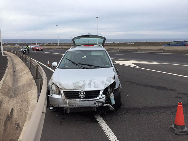 Una mujer resulta herida en el vuelco de un vehículo en la carretera LZ ...