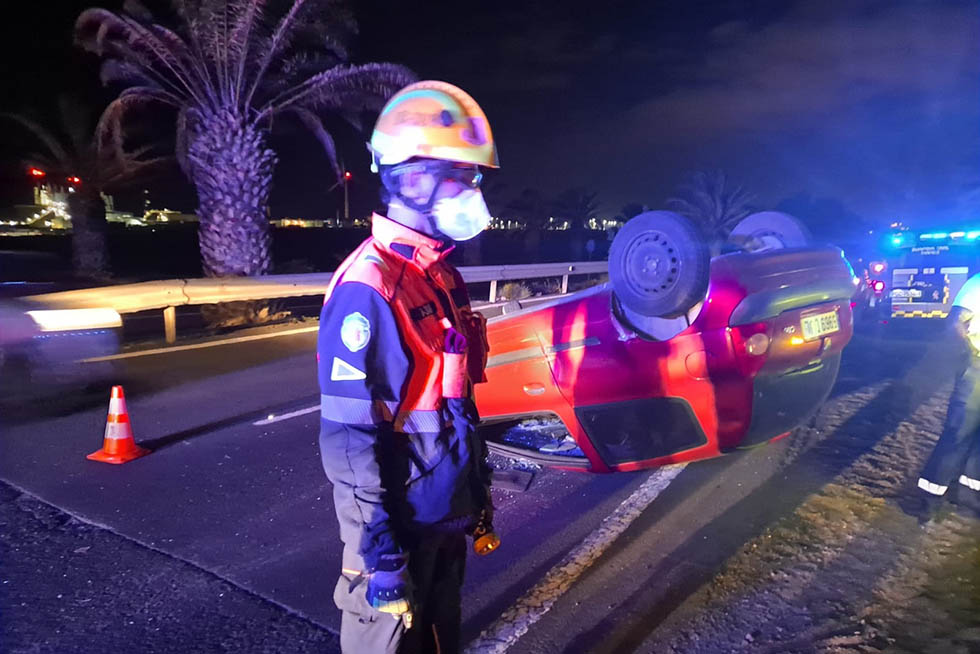 Una persona herida en el vuelco de un vehículo en Costa Teguise ...