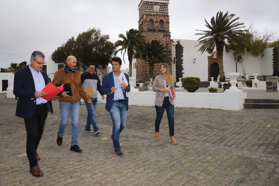 El PSOE exige al gobierno de Oswaldo Betancort que deje de “torear” a ...