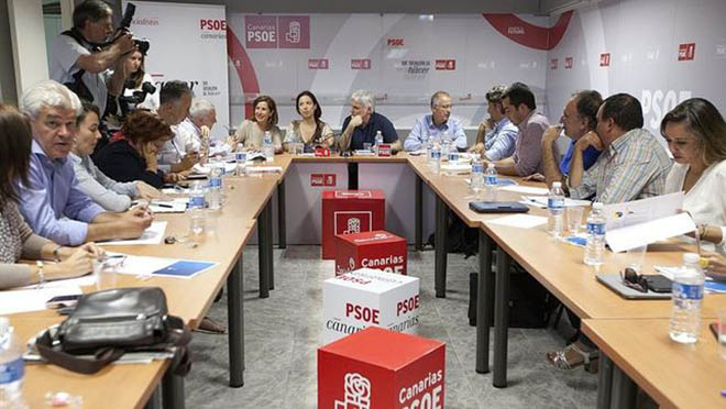 El PSOE acusa a CC de incumplir el pacto en Canarias, que está al borde ...