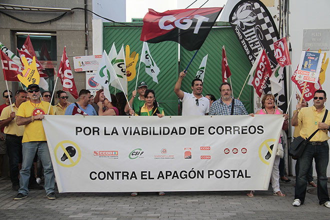 Trabajadores de Correos de las islas orientales protestan por la falta ...